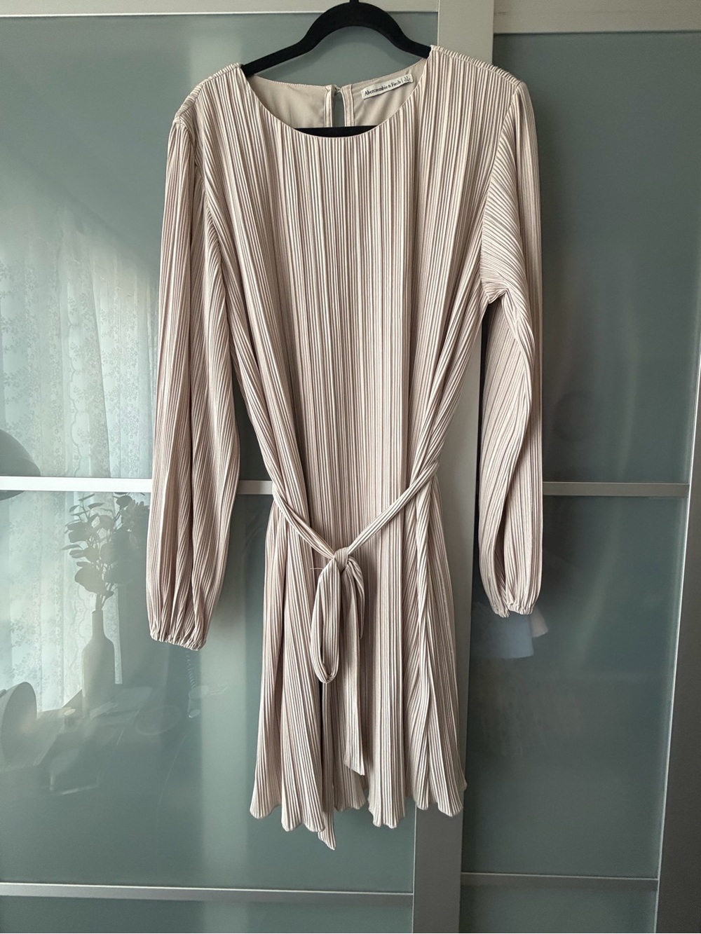 Abercrombie & Fitch Pleated Long-Sleeve Mini Dress — Cream